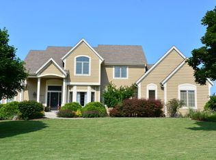 5545 S Nicolet Dr, New Berlin, WI 53151
