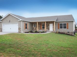 140 Pebble Ct, Lenoir City, TN 37772