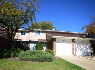 1243 Edinburgh Ct, Wheaton, IL 60189