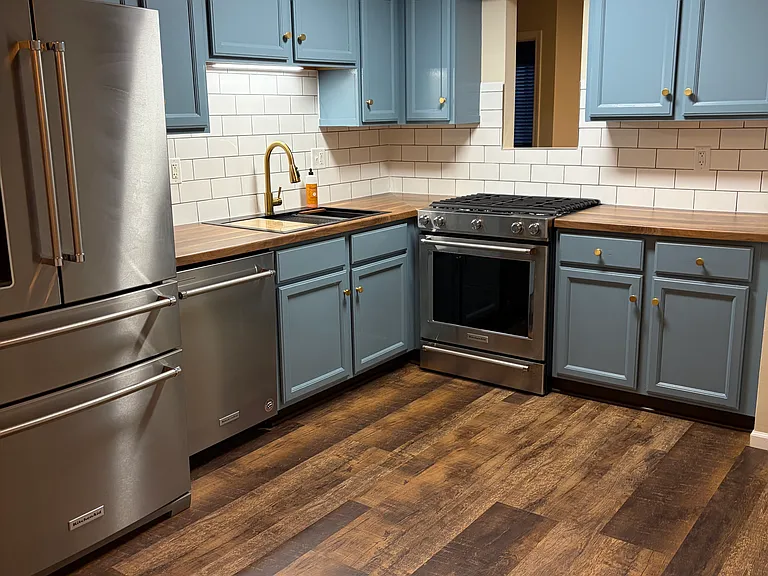 Kitchen - Picture from the back door.