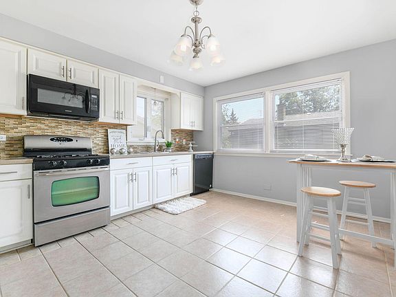 3rd image of 165 Serena Dr