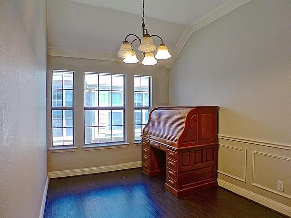 2nd image of 2447 Beachview Dr