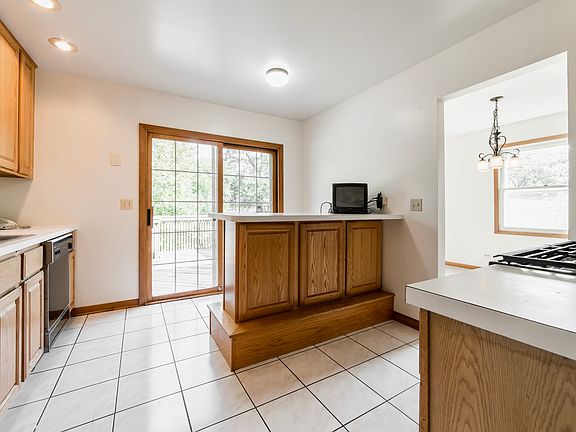 4th image of 23W052 Blenheim Ct
