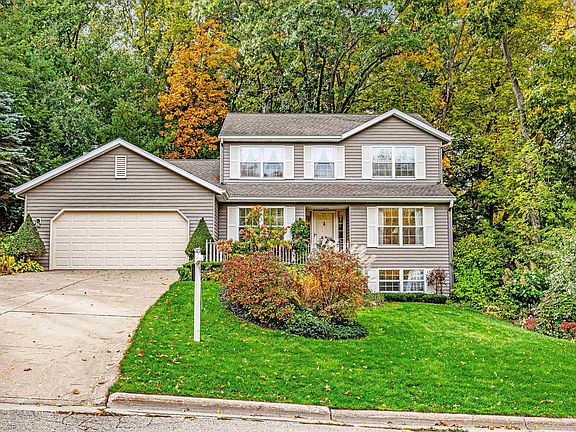 2nd image of 6108 Rivercrest Dr