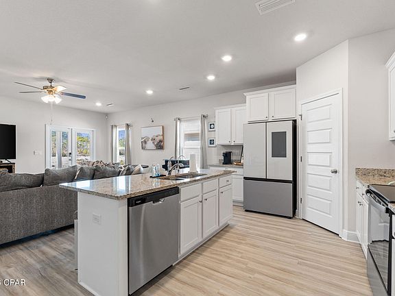 4th image of 889 Backwater Rd