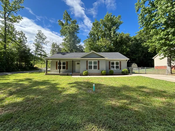 1 Lambeth Dr, Thomasville, NC 27360