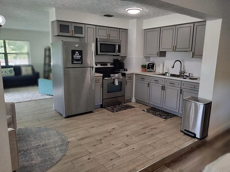 1150 NE County Line Rd — Photo 5