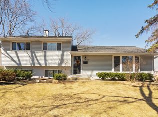 608 Elmwood Dr, Buffalo Grove, IL 60089