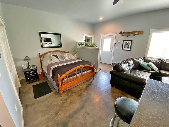 5th image of 34767 Island View Ln