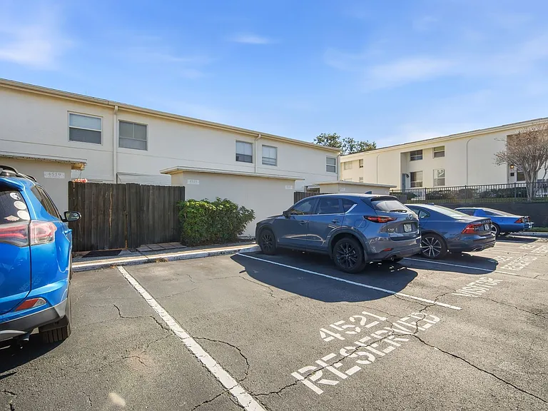 4521 W La Villa Ln — Photo 17