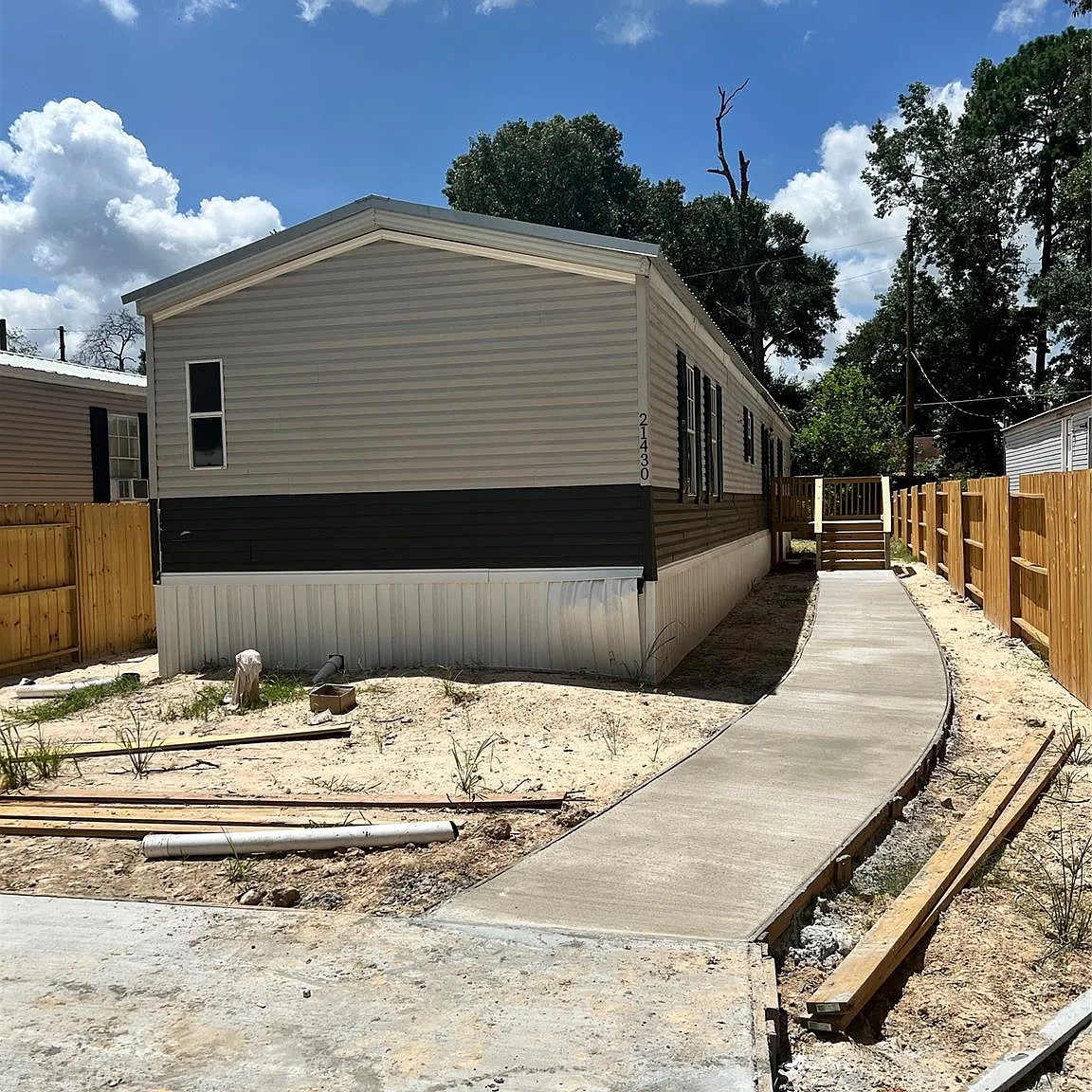 3 bed, $1,275 — Photo 1