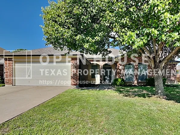 904 Sycamore St, Burleson, TX 76028