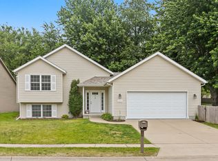 6211 N Clark St, Davenport, IA 52806