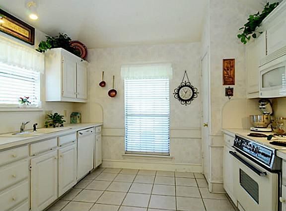 3rd image of 6720 Laramie Dr