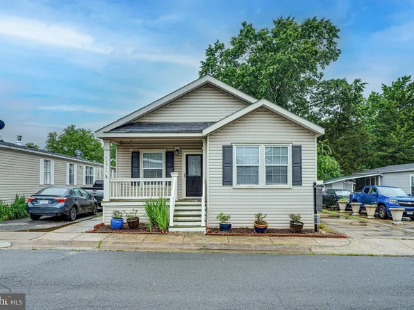 14511 Lake Central Dr, Chantilly, VA 20151