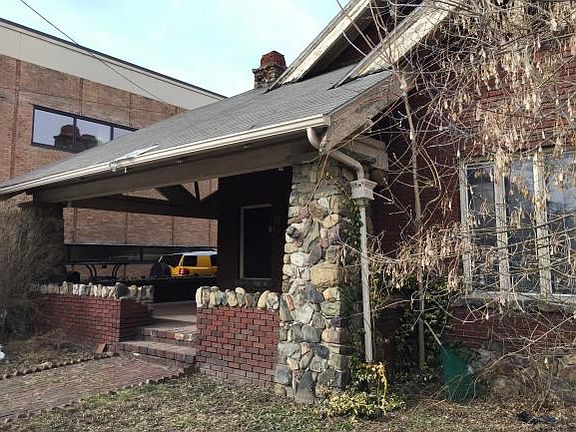 5th image of 207 Court St