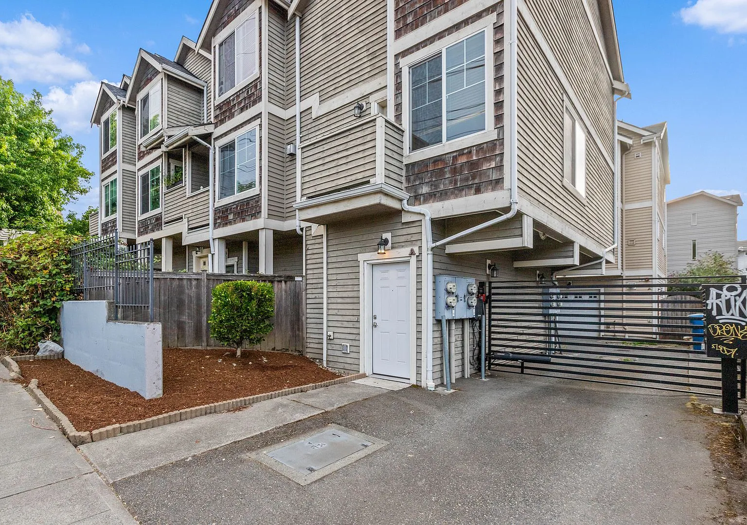 2bd/1.5ba Seattle Townhome — Photo 4