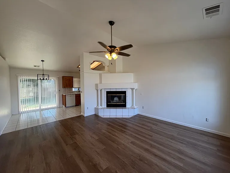 3409 Starside Dr — Photo 3