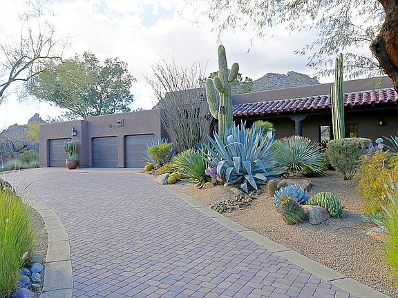 2nd image of 2027 E Smoketree Dr