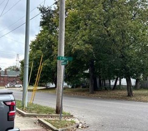 Exterior Neighborhood (street photo)