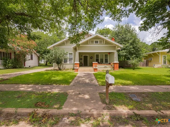 205 Coke St, Yoakum, TX 77995