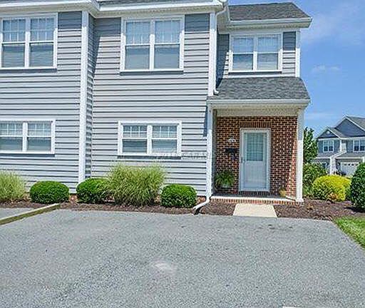 Front elevation, end unit.