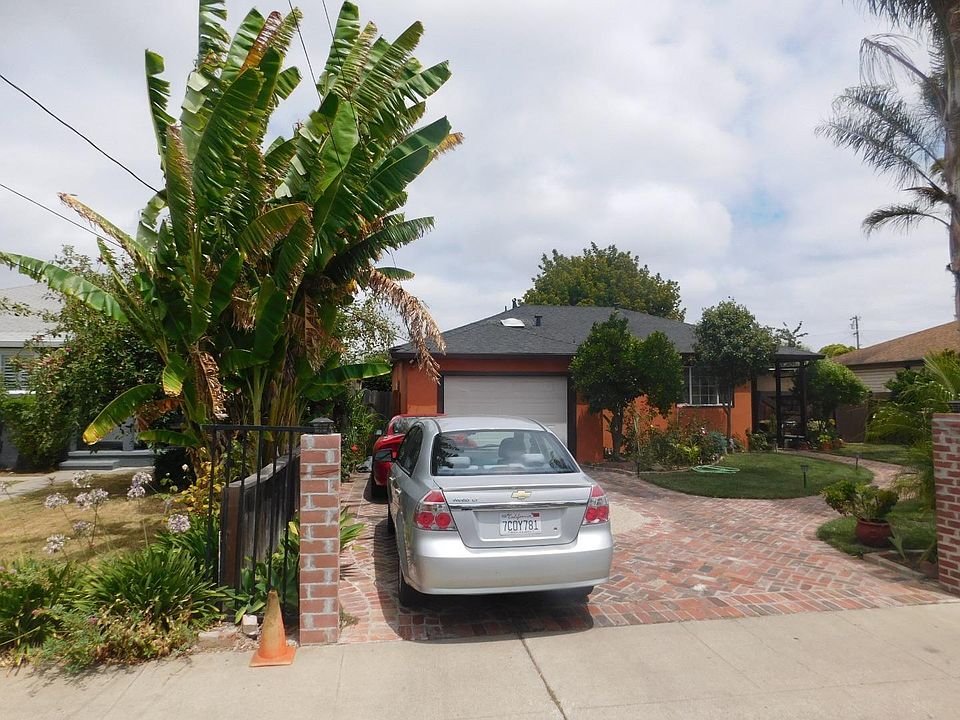 1st image of 220 Daphne Way