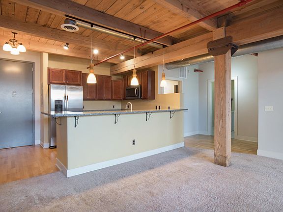 2nd image of 533 Columbia Ave APT 007