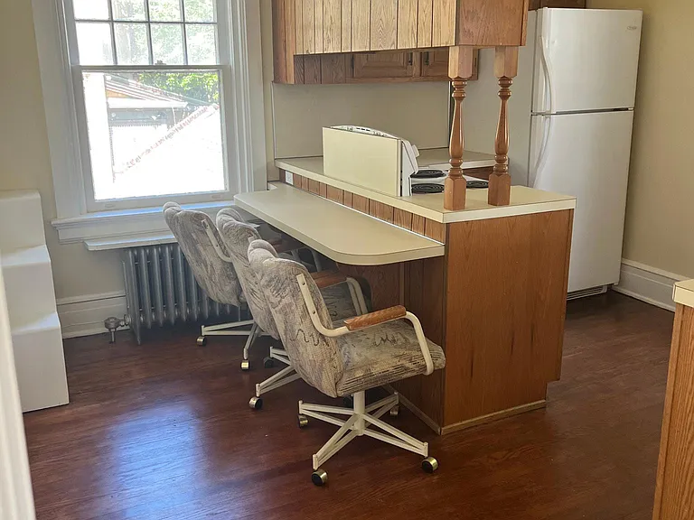 Eat-in Kitchen