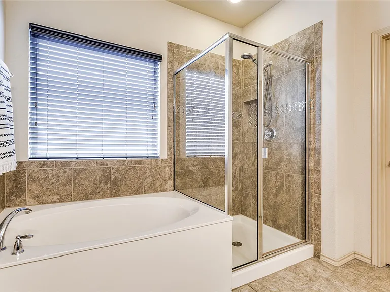 4701 Green River Dr — Photo 16