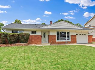 74 Ridgewood Rd, Elk Grove Village, IL 60007