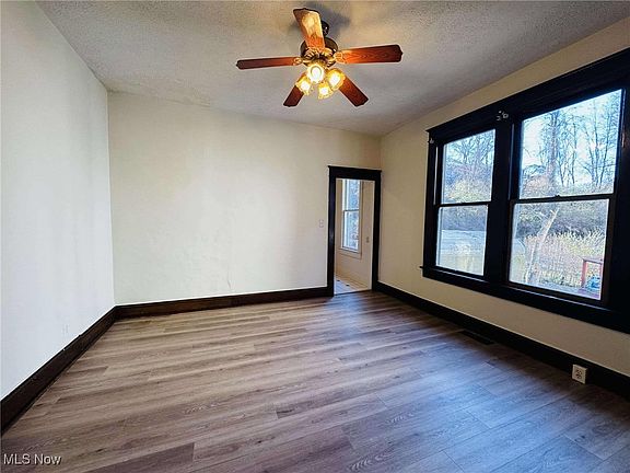 4th image of 1046 Wheeling Ave
