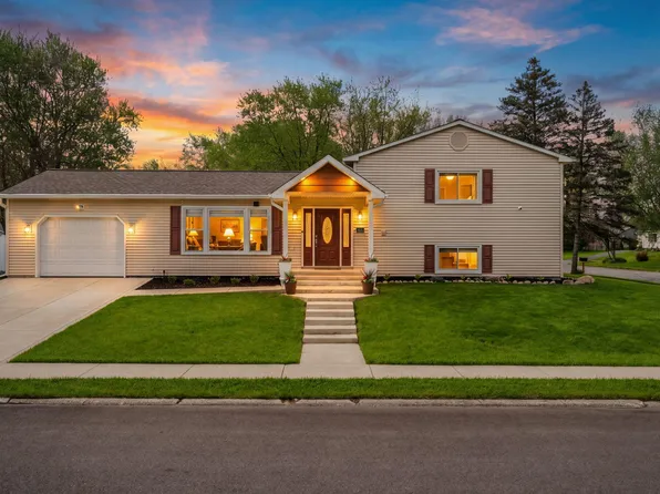 615 Chestnut Blvd, Chesterton, IN 46304