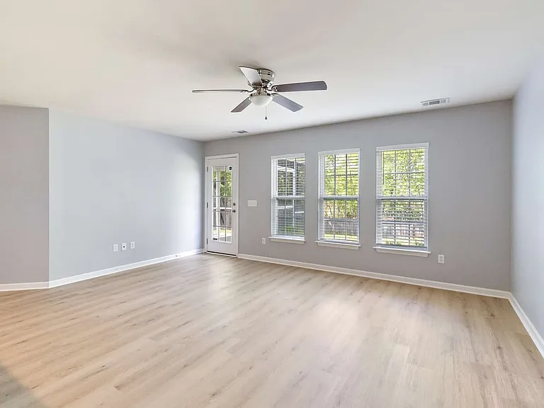 47 Glenwood Ct — Photo 34