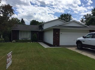 1024 Plymouth Dr, Grafton, OH 44044