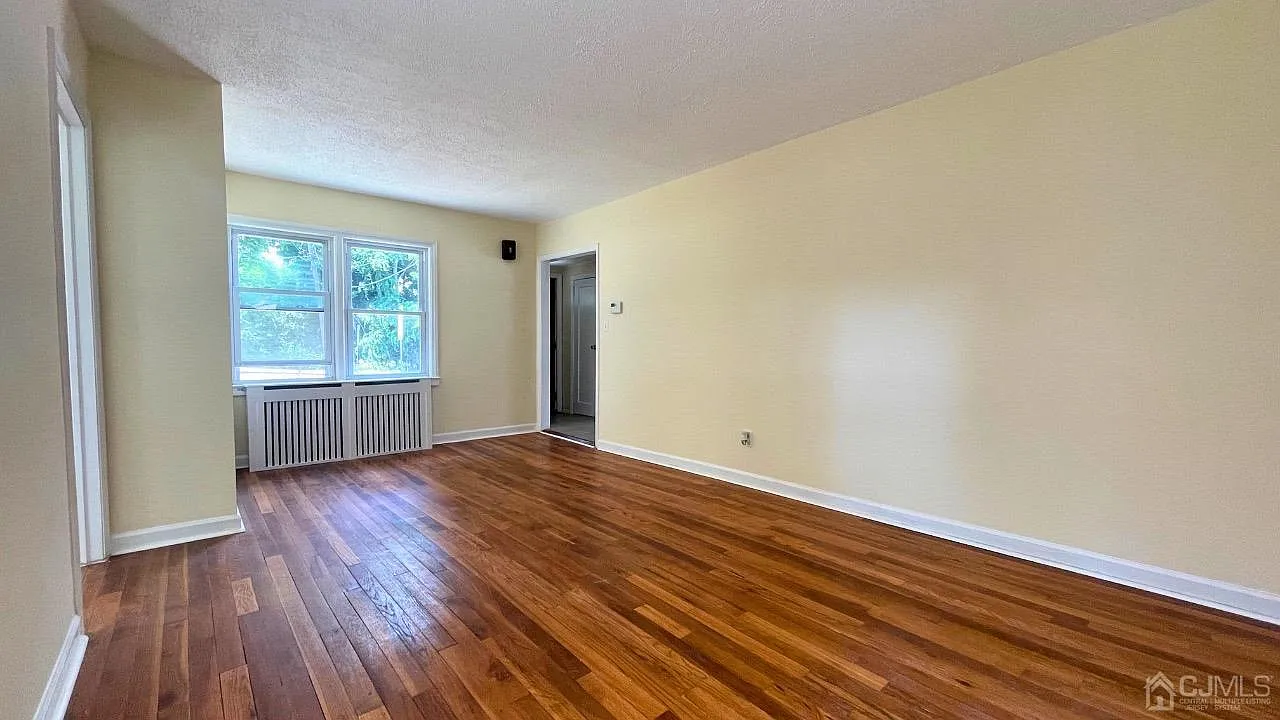 3 bed, 2.0 bath, 1272 sqft, $3,300 — Photo 3
