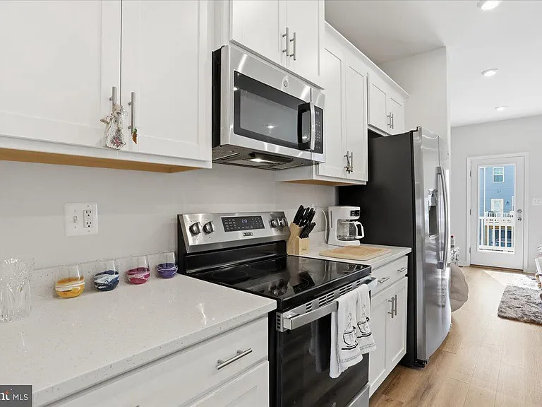 186 Coolidge Ave — Photo 8