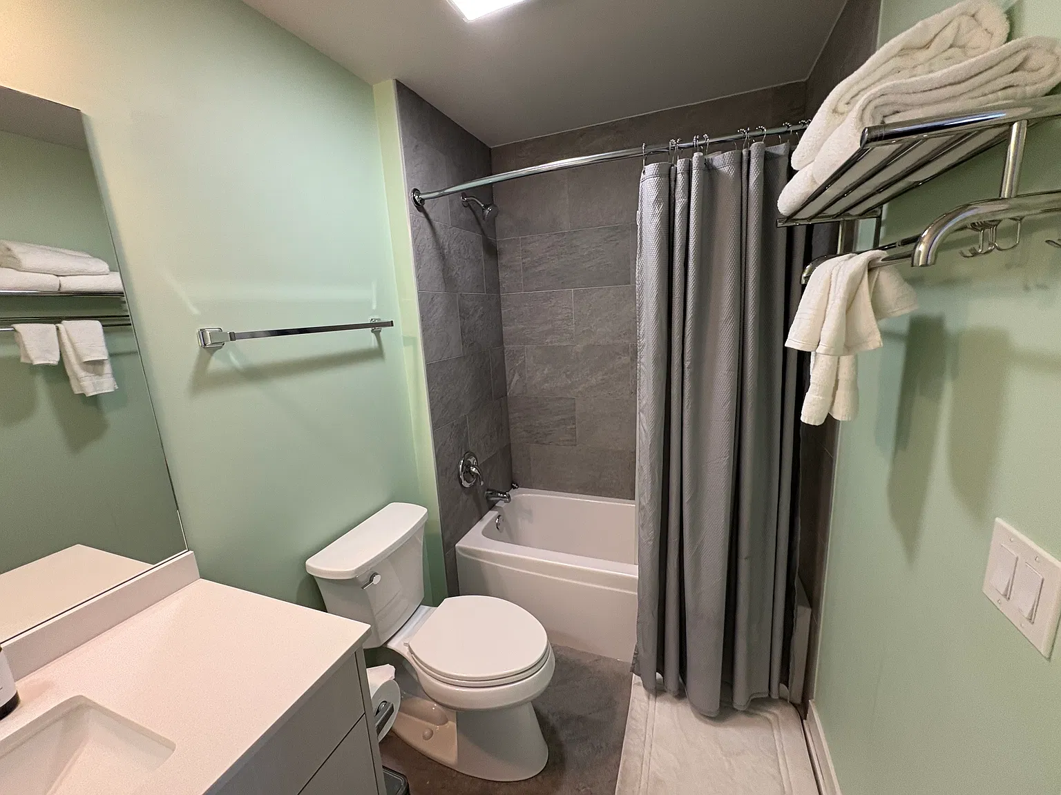 3 bed, 1100 sqft, $2,300 — Photo 2
