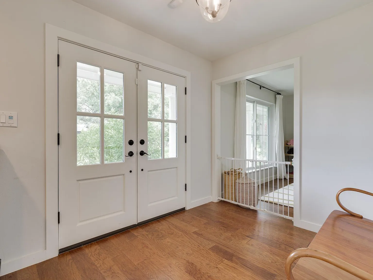 5 bed, 2.5 bath, 2749 sqft, $6,500 — Photo 4