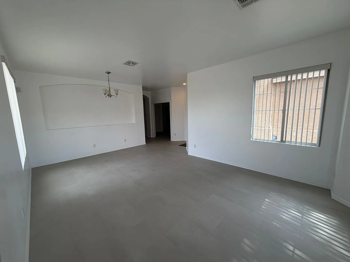 4 bed, 2.0 bath, 2072 sqft, $2,500 — Photo 2