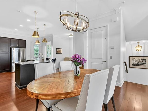 5th image of 455 Rose Garden Ln