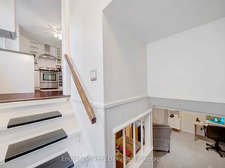 1354 Ontario St — Photo 14