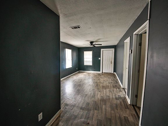 3rd image of 823 Burke Ave