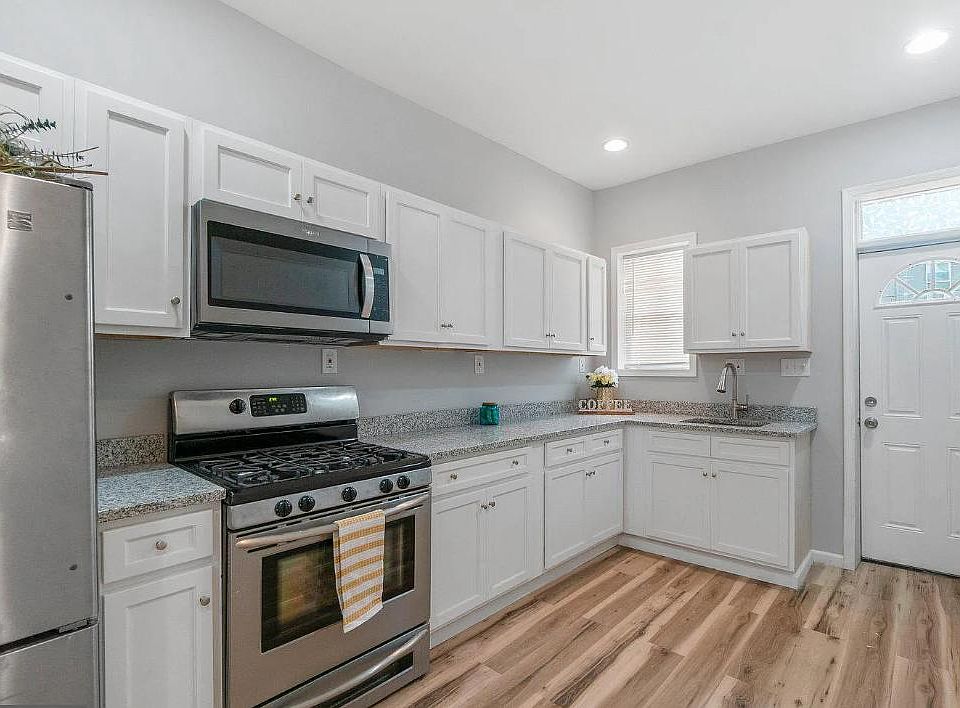 The spectacular kitchen.