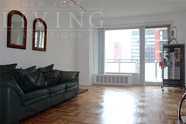 2nd image of 300 E 40th St #26_T