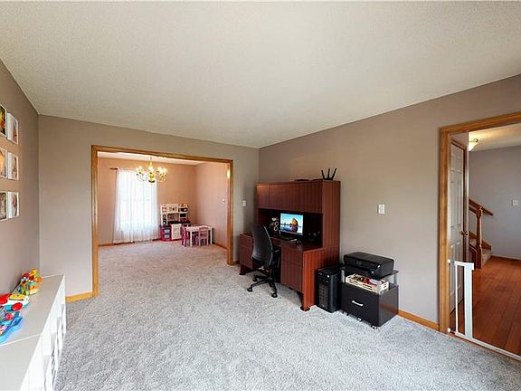 5th image of 60 Newberry Ln