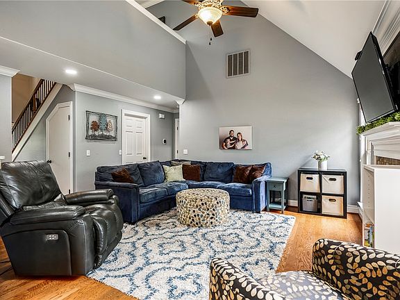 4th image of 219 Dawn Dr