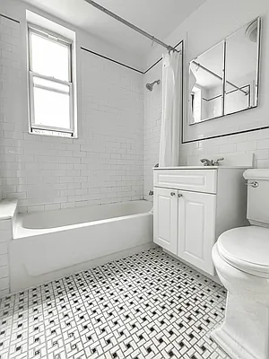 Rented by Manhattan Realty Group | media 10