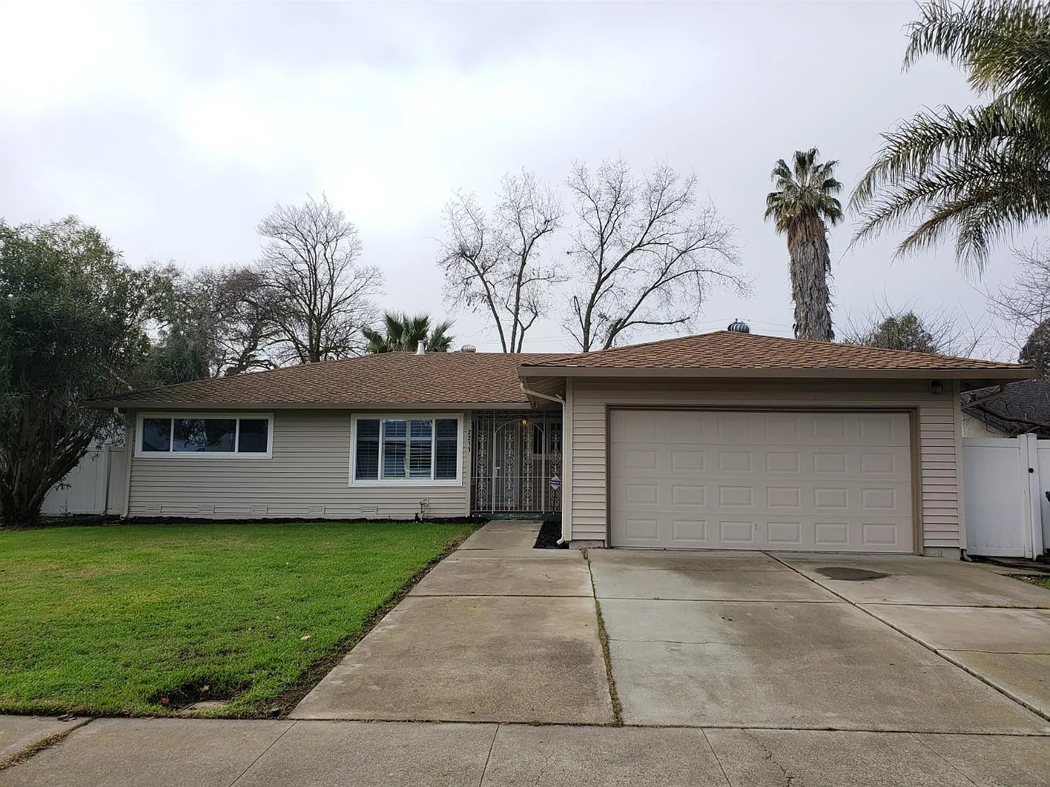 2211 Oregon Ave photo 1
