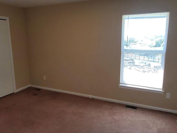 5th image of 18905 Manor Ct